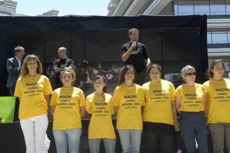 Greenpeace: «Macri Esconde la Basura Debajo de la Alfombra»